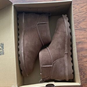 NWOT Cocoa Bearpaw shorty boots